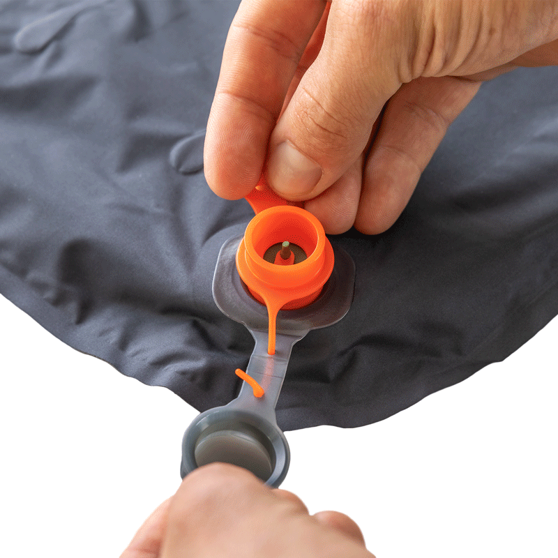 The Zenbivy Mattresses have a unique valve that keeps the air in as you inflate and allows for customizable comfort with its slow-deflation "button" feature. When it's time to pack up, the entire valve pops out completely for fast, hassle-free deflation.