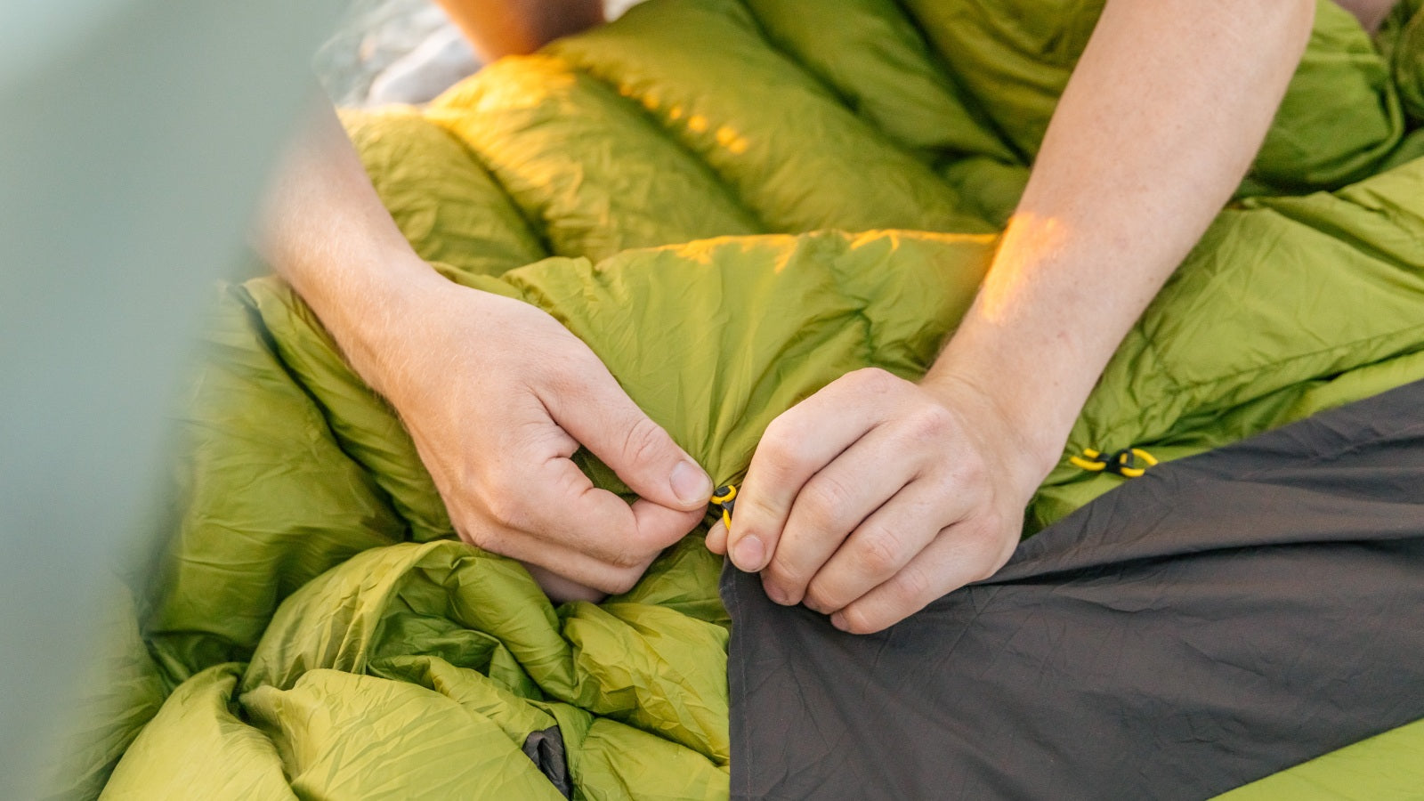 By replacing the zippers with hooks & loops, you can now attach the quilt to the sheet in more ways than before. Take a full tour of the Zenbivy Light Bed.